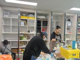 서산교육지원청 학교지원센터, 팔봉중 미술실 정리지원 실시 기사 이미지