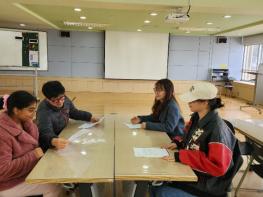 당진교육지원청 외국어교육센터, 새학기 맞아 ‘교수·학습 자료 개발’을 위한 원어민 교사 배움자리 실시 기사 이미지