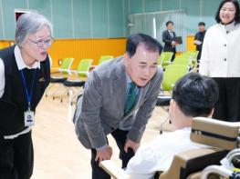 충남교육청, 보행재활로봇 시연회 현장 방문 기사 이미지