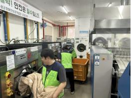 홍성군 장애인보호작업장, 대형 물세탁기 도입 눈길 기사 이미지