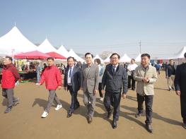 천안위례벚꽃축제 개막… 북면 벚꽃길 ‘만개’ 속 봄 향연 시작 기사 이미지